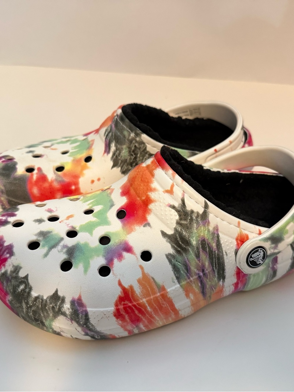 Crocs Multicolor Paint Splatter Lined Slip On Clogs Womens Sz 7 NWOT View 3
